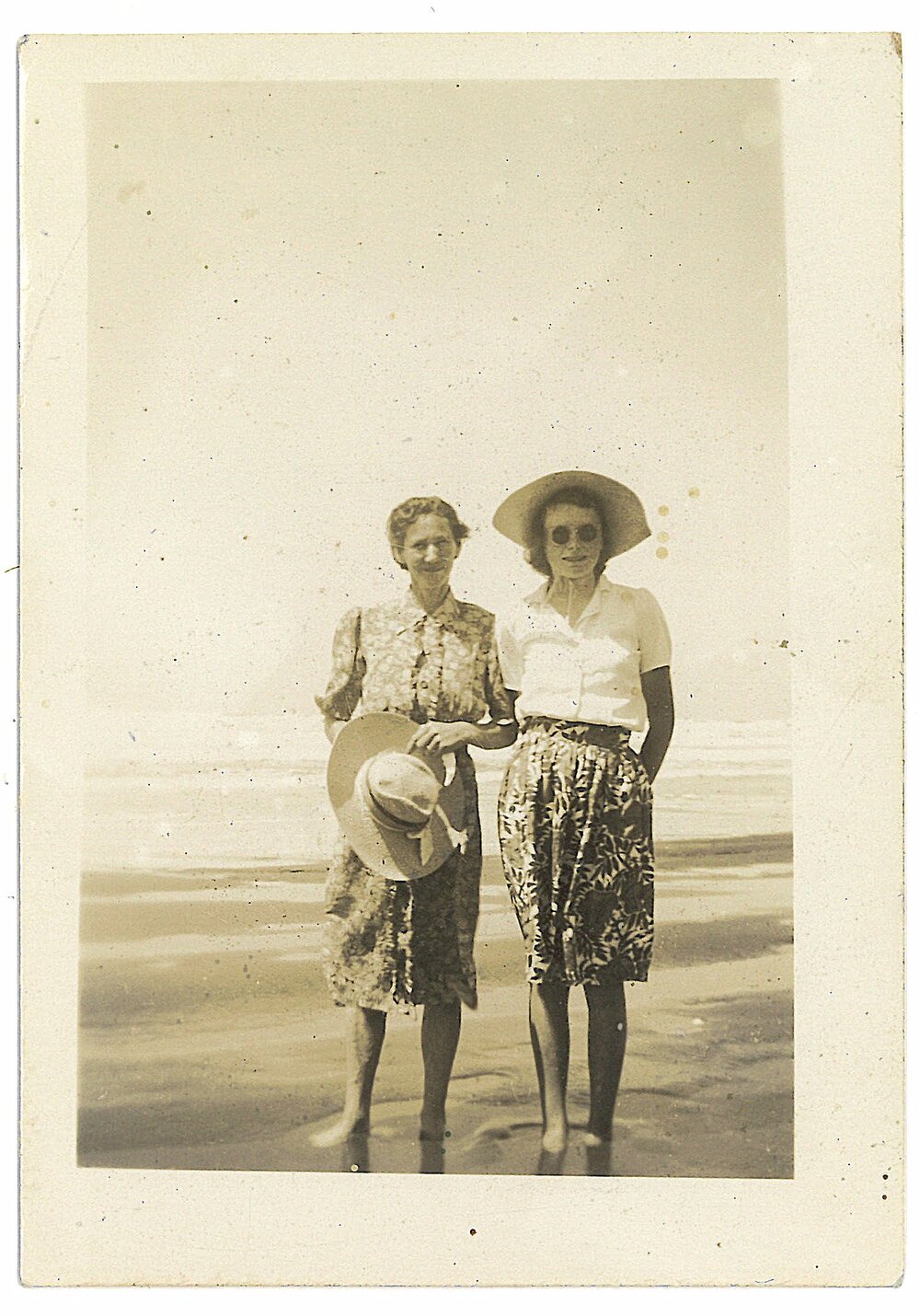 Myrtle Evans with daughter Pat at Ohope Beach