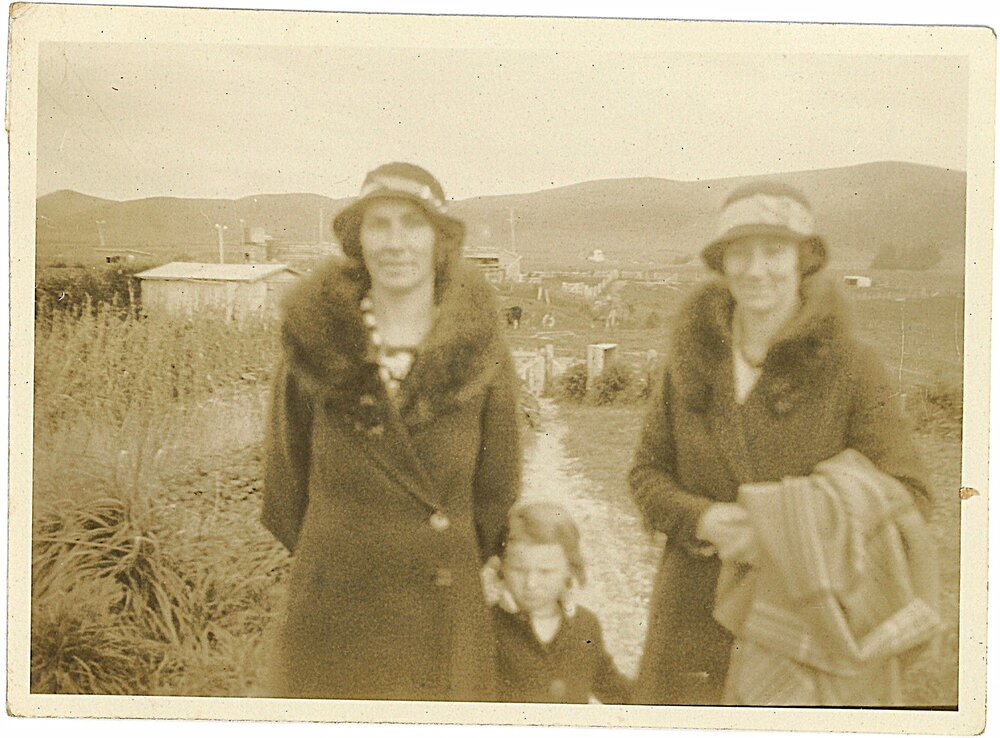 Pat Whiteman with Myrtle Evans at Ohinepanea