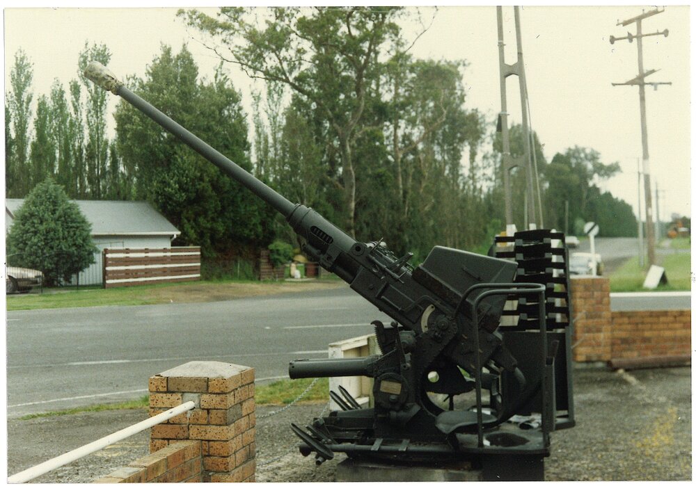 Bofors gun in front of Katikati RSA building