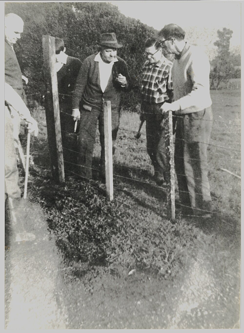 Noel Bowyer on left