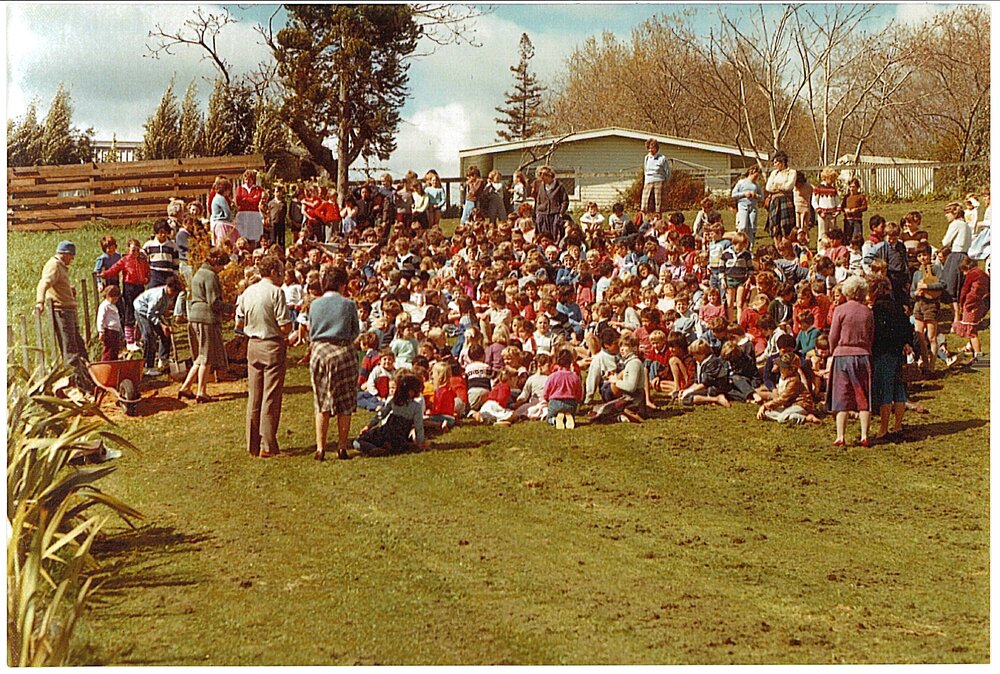 School group at McCloughlin  Park, Te Puke