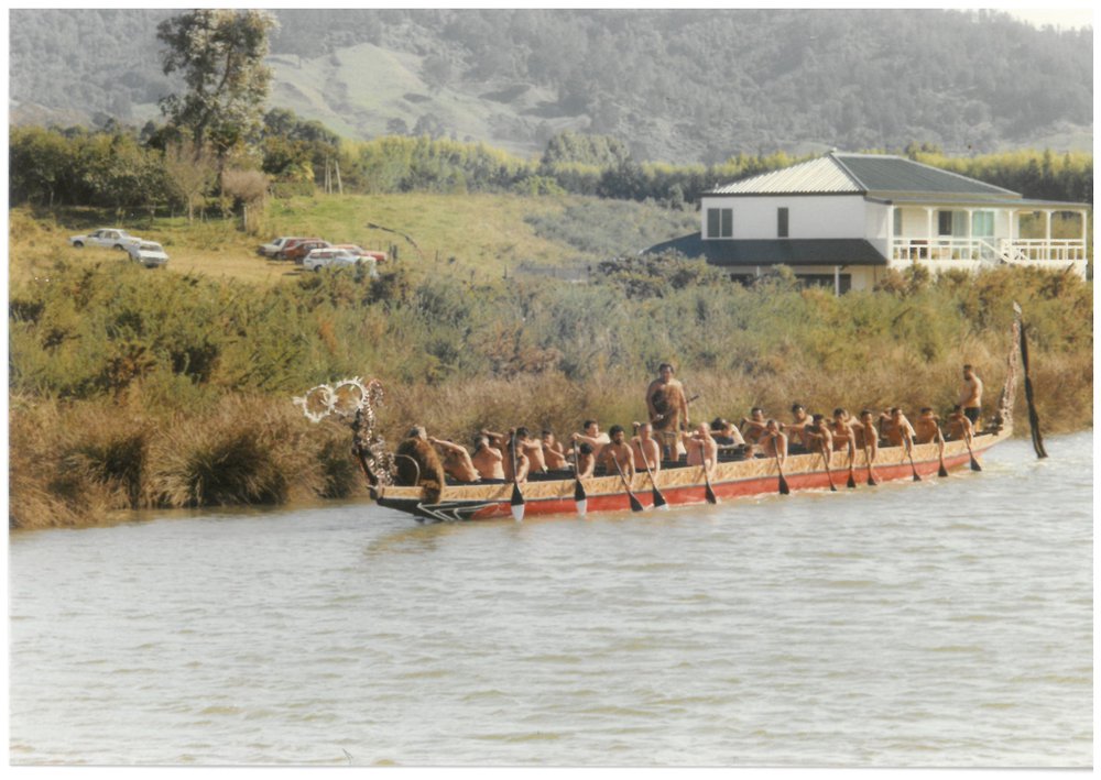The arrival of the waka on the Uretara River