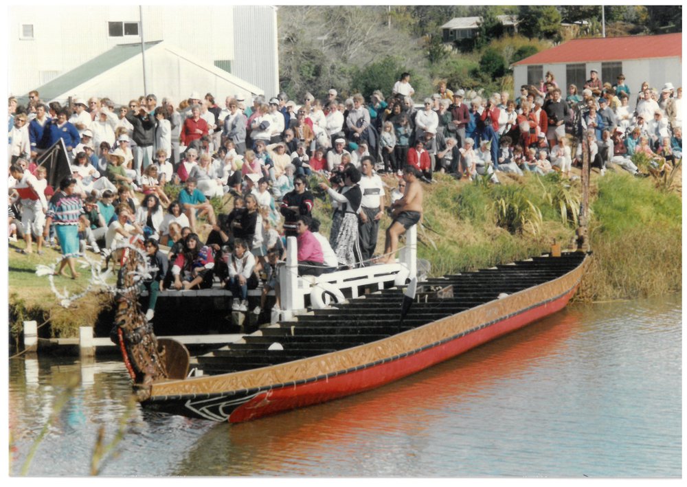 The arrival of the waka on the Uretara River