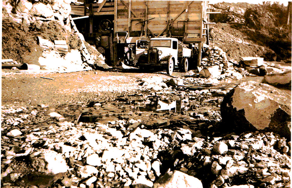 Quarry crusher and truck