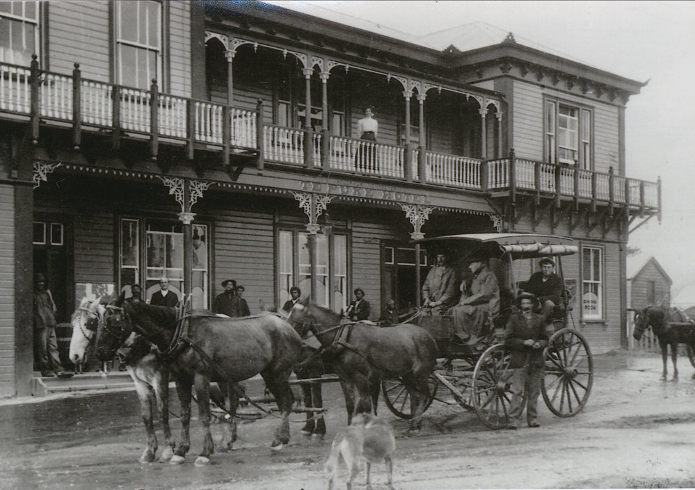 View of the Te Puke Hotel c1908