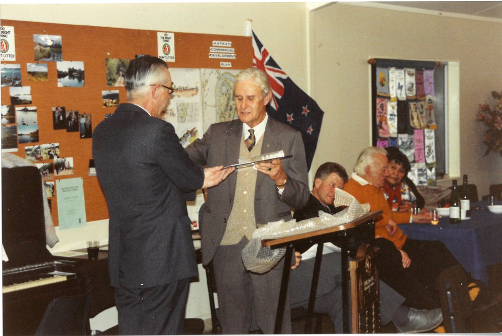 Katikati wins the Keep New Zealand Beautiful award for Best Small Town in 1991