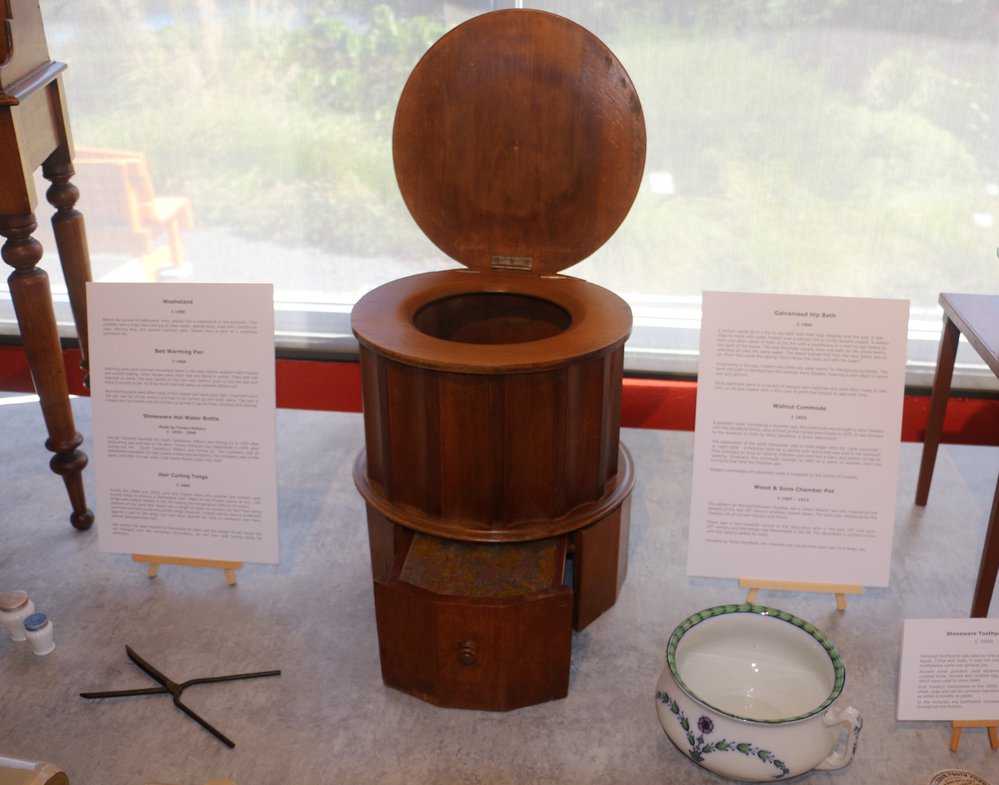 A wooden toilet and chamber pot.