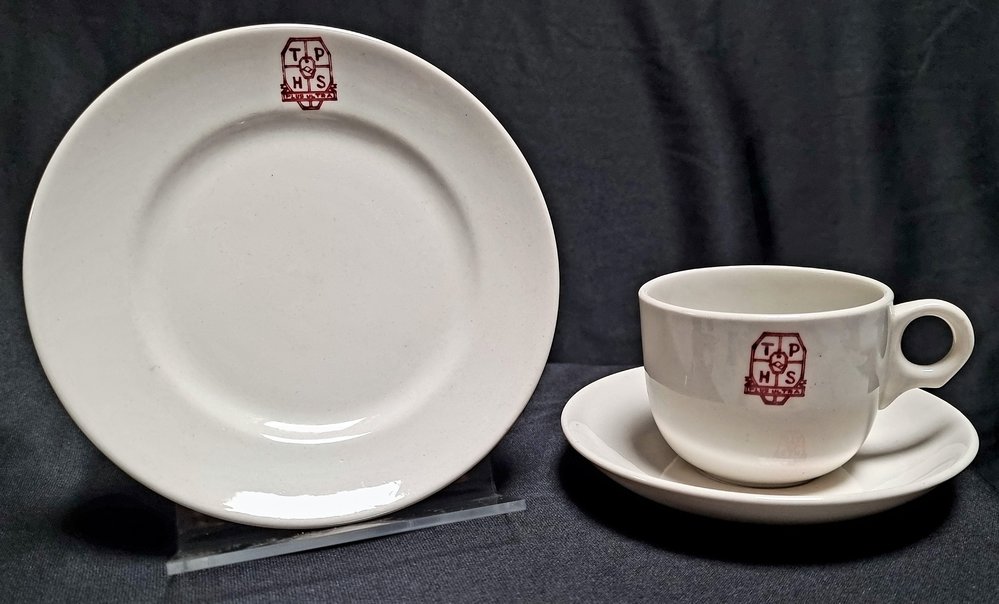 Crown Lynn cup, saucer and matching plate.