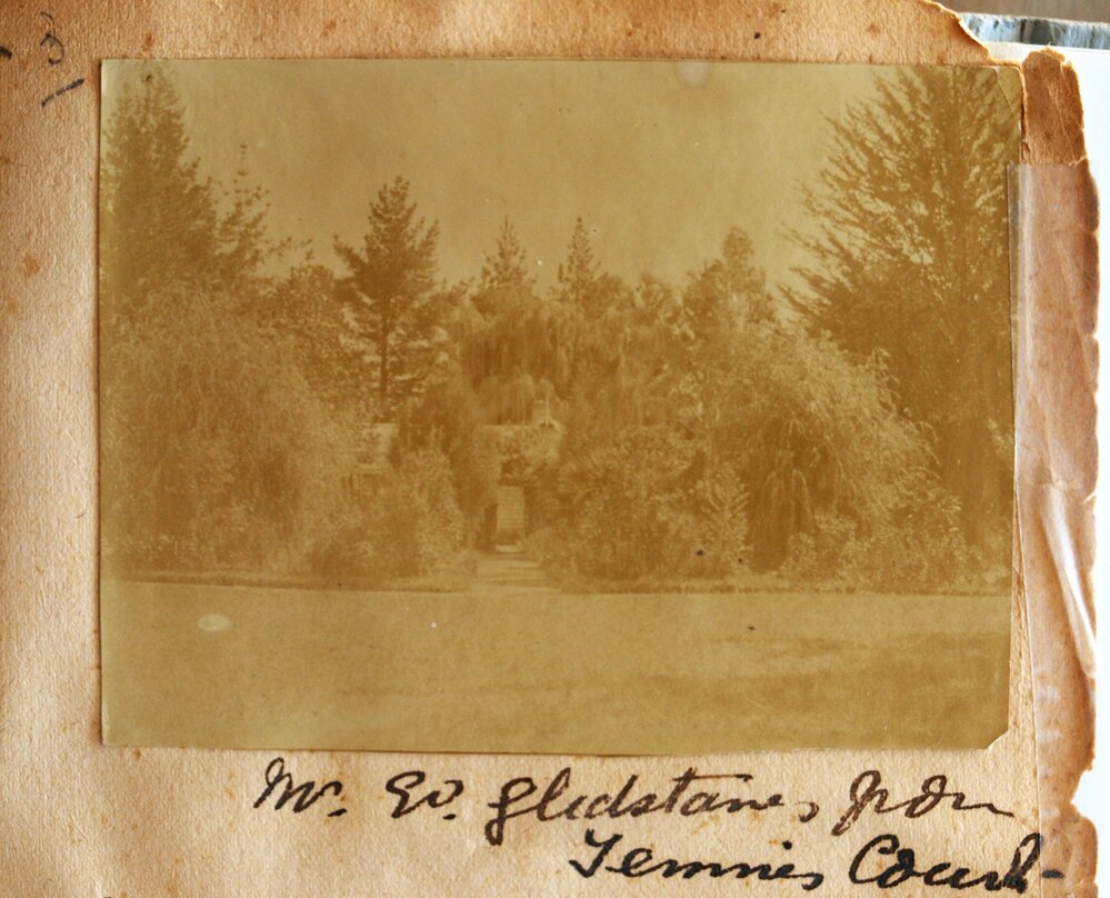 Tennis court and garden at Levley