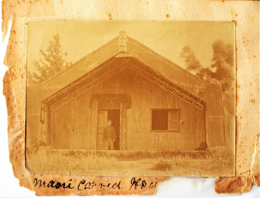 Whare whakairo at Te Rereatukahia Marae