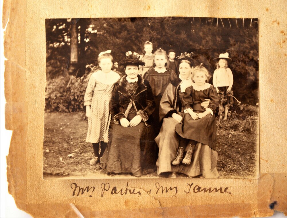 Mary Tanner, Annie Parker and children