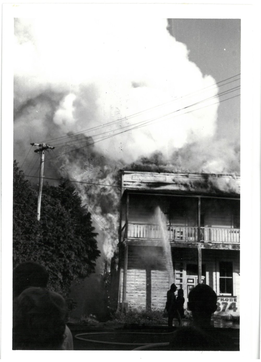 The fire brigade fights the fire