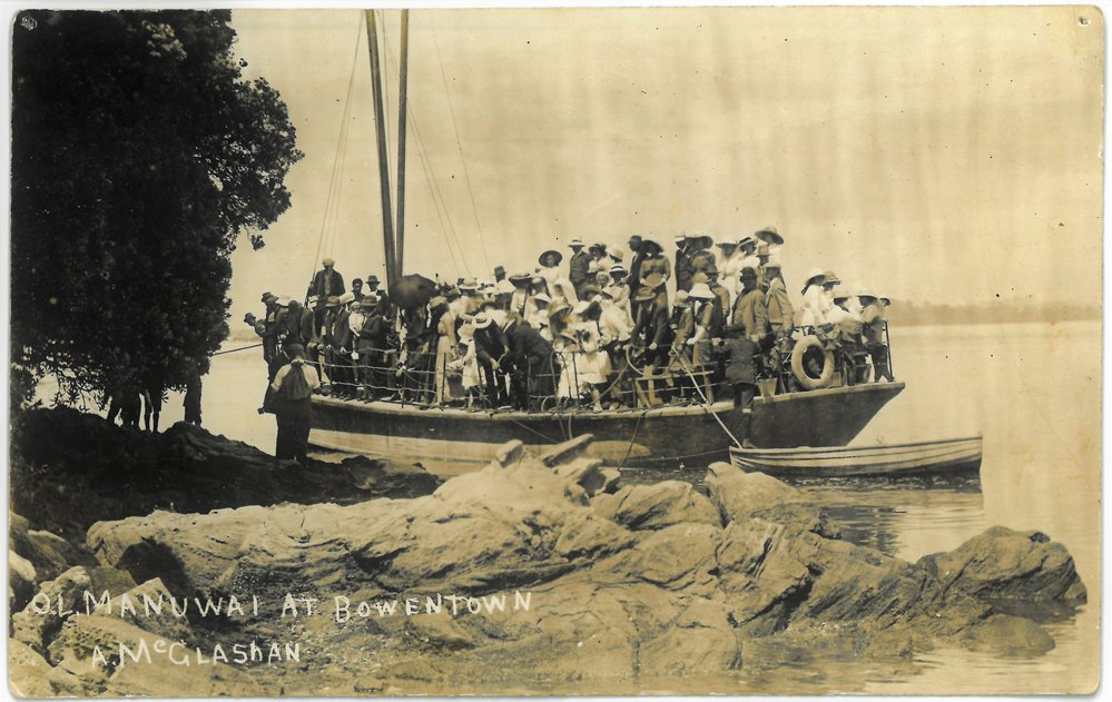 The "Manuwai" arriving at Bowentown