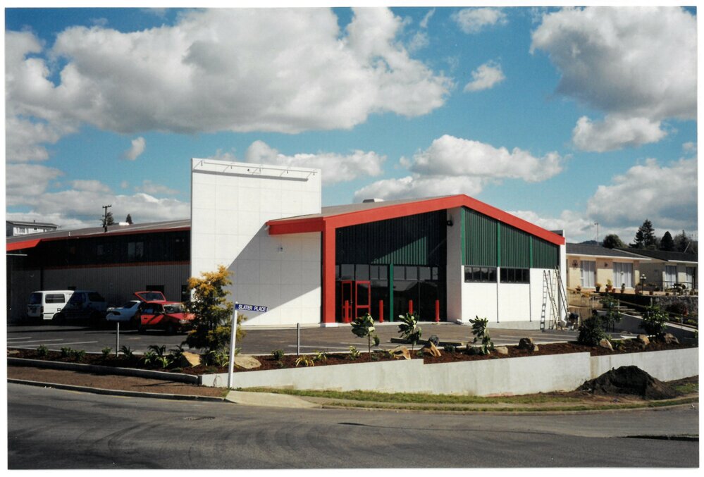 Building the new Farmlands on Boucher Avenue, Te Puke