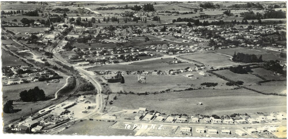 Aerial photograph of Te Puke, 1950s