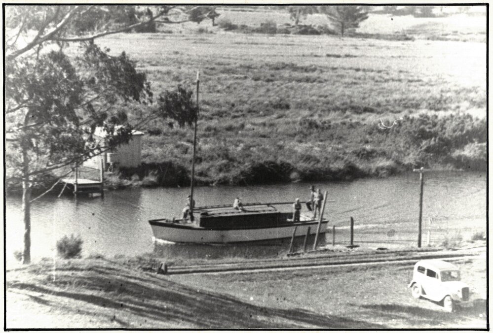 Sam Middlebrook's houseboat on the Uretara River in 1930. 