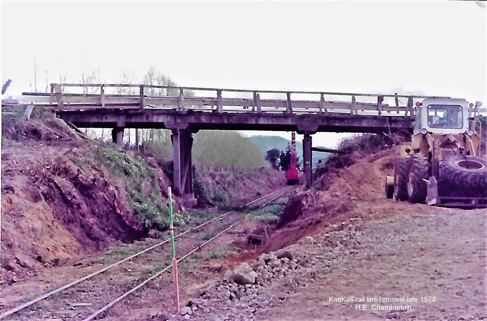 Katikati rail bridge removal 1978