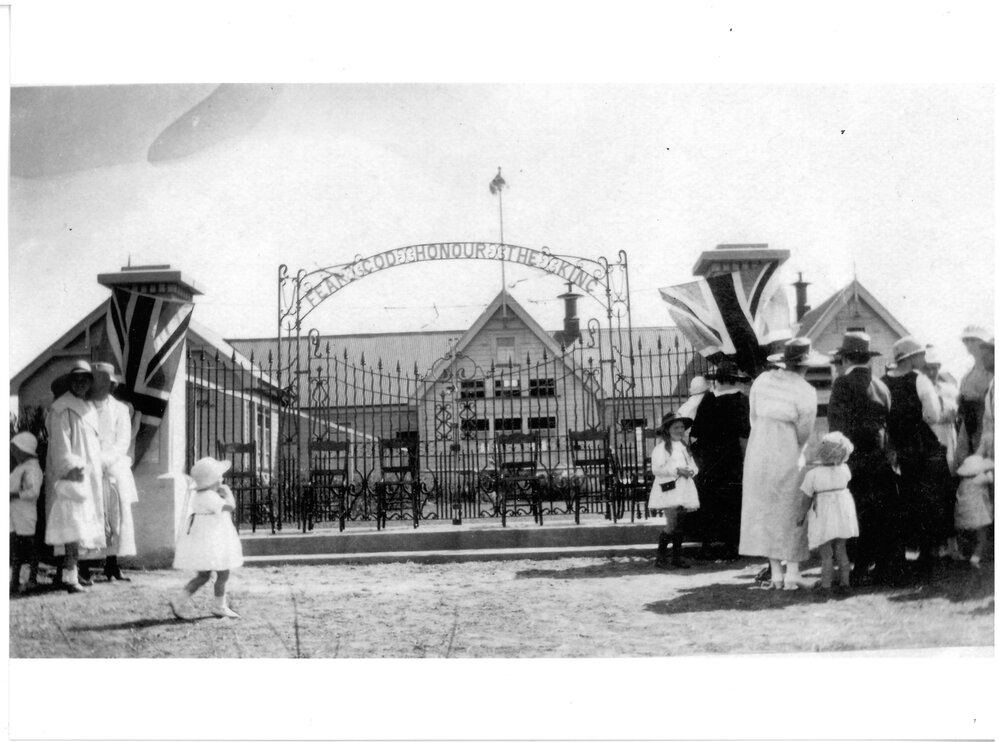 Unveiling the War Memorial Gate at Te Puke Main School