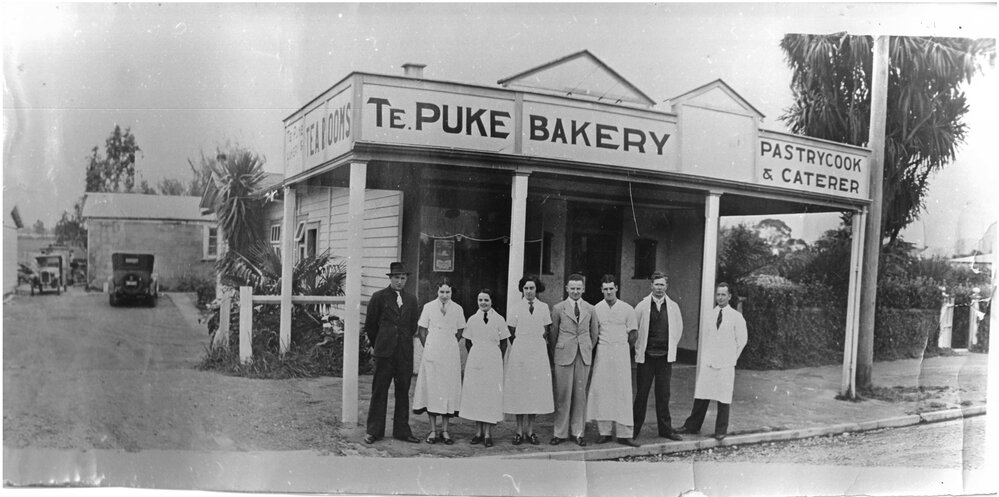 Tom and Winnie Baikie outside their Bakery &amp; Tearooms at Te Puke c1936