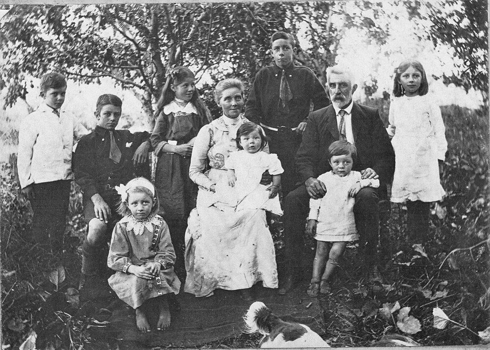 The Molony family of Te Puke