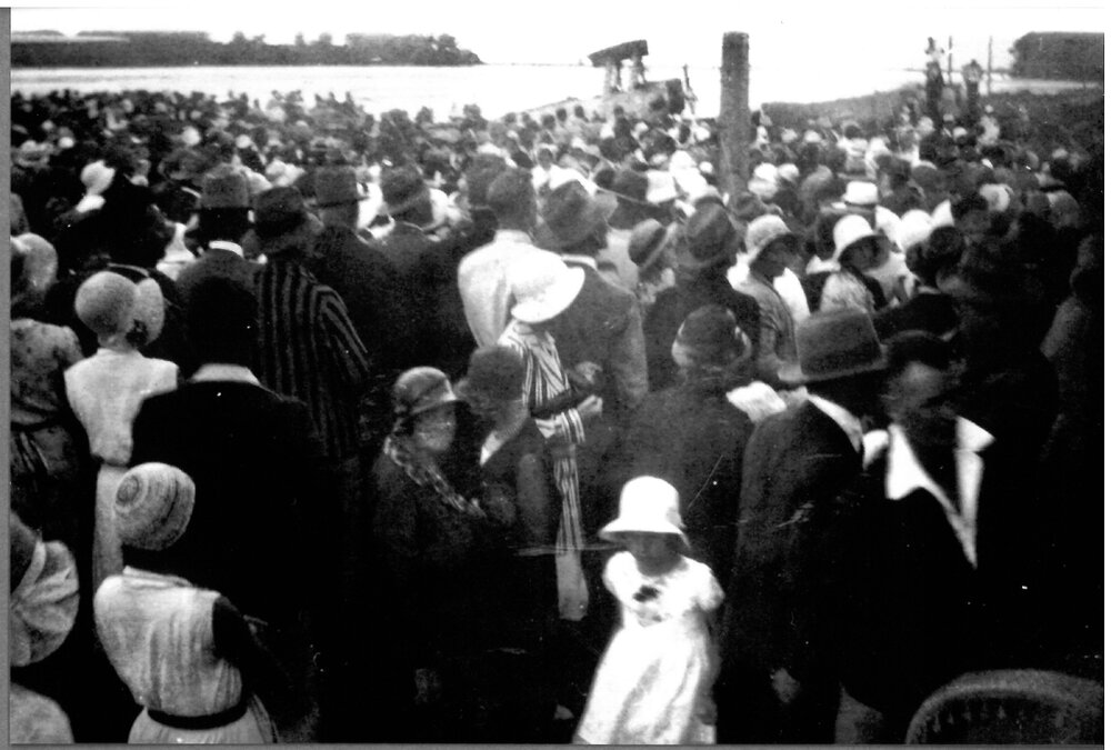 Crowds gathered at Athenree Flats