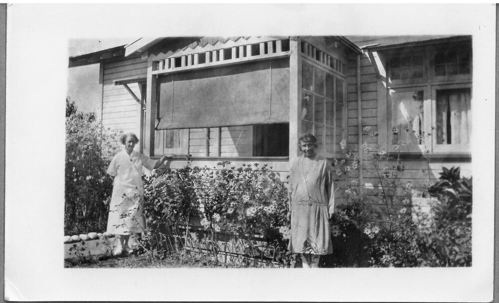 Ladies in front of George and Isabella Hatch's house