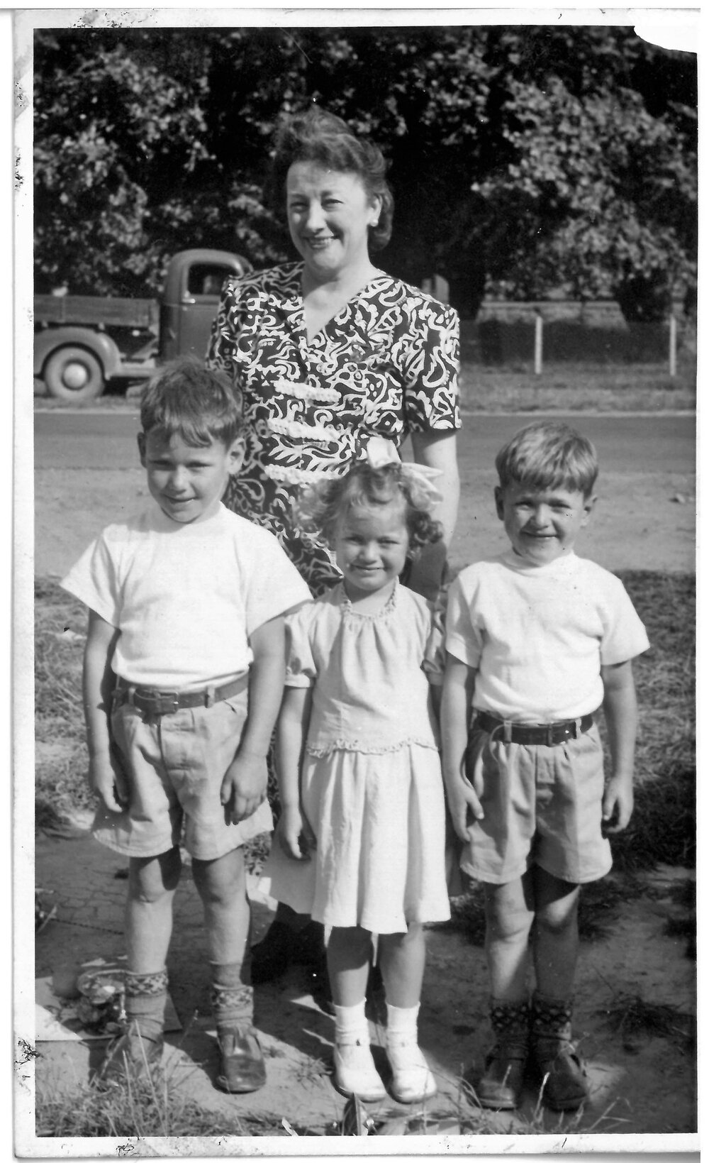 Eva Henderson with children