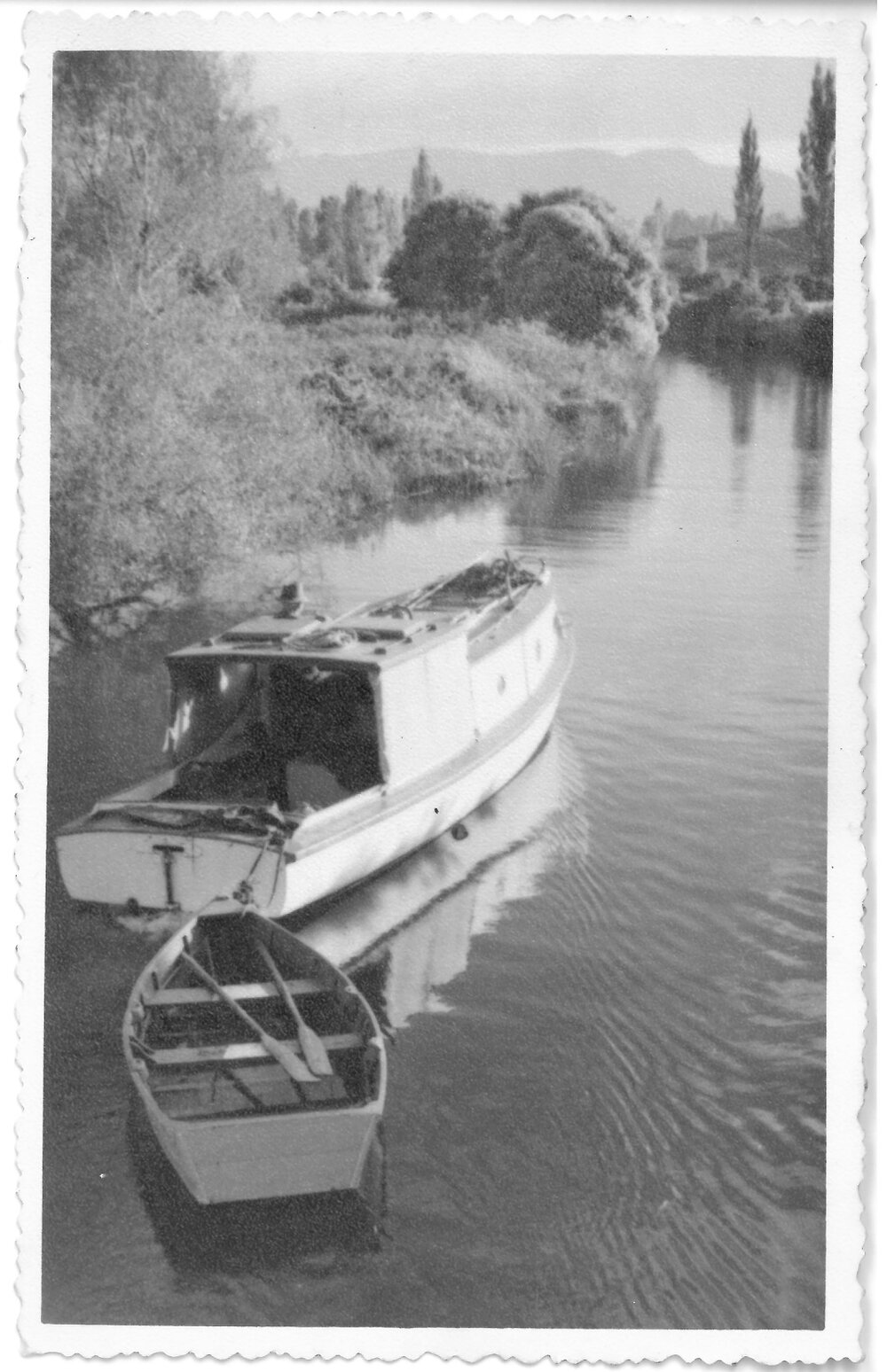 Boat travelling along the Uretara River