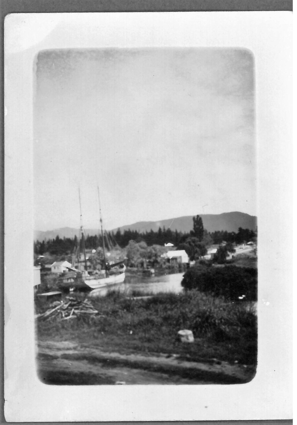 Scow on the Uretara River