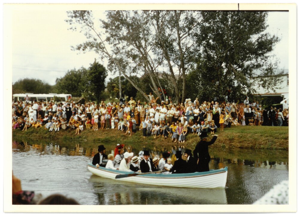 "pioneers" greet the crowd