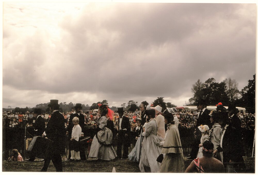 The "pioneers" in period costume land at Katikati