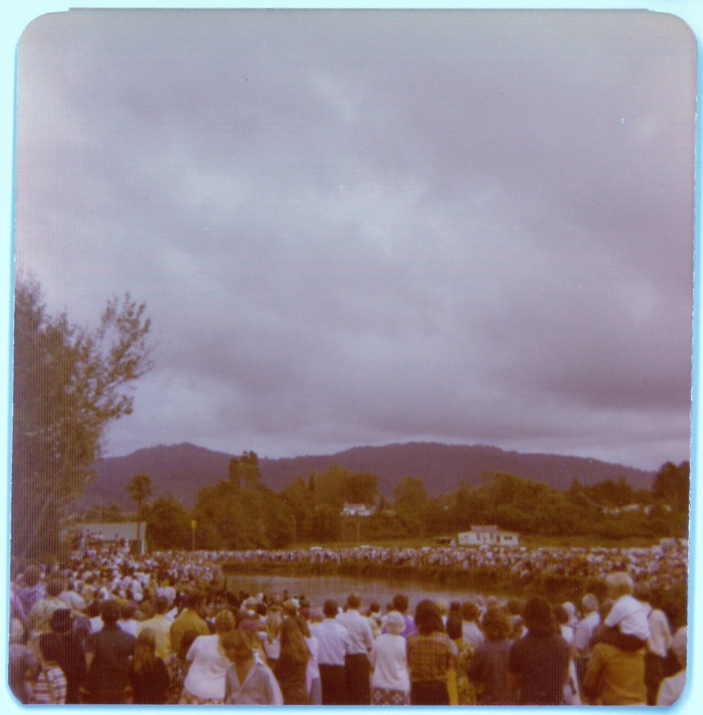 Crowds along the riverbank