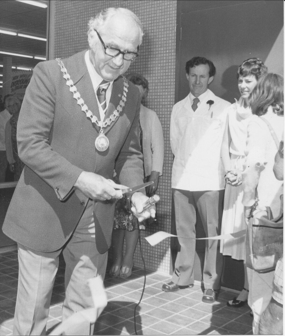 Opening New World Supermarket, Te Puke