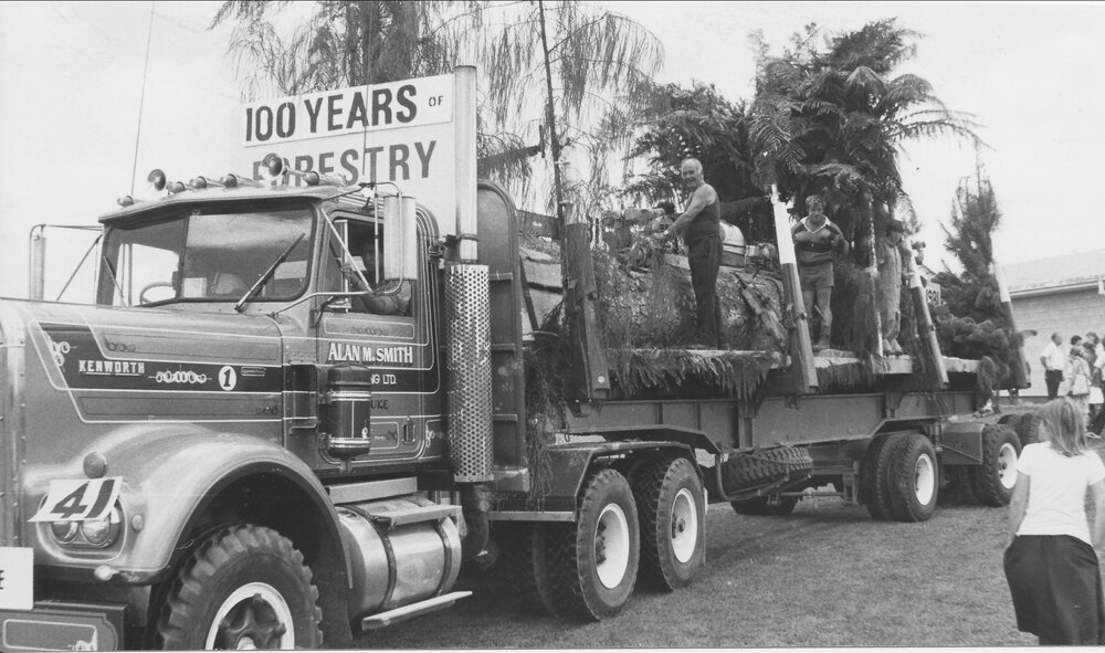 Logging truck at the Te Puke Centennial Float Parade