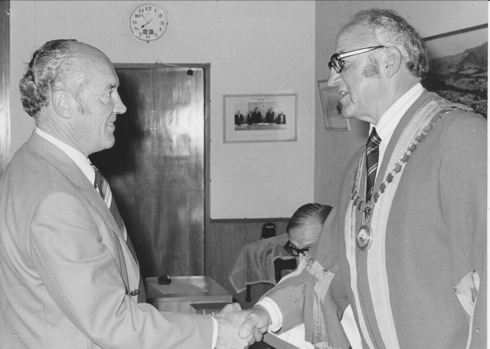 Councillor Fred Avery and Te Puke Borough Mayor Eddie Raymond