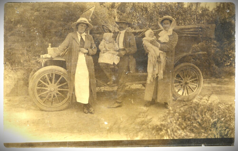 An early taxi service in Te Puke
