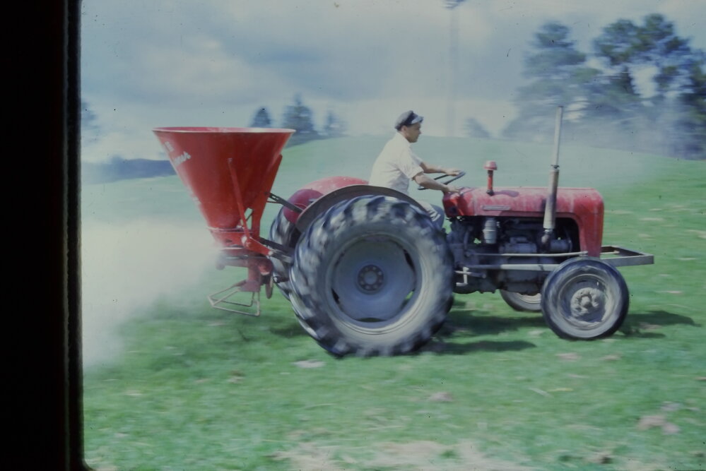 George Bent fertiliser spreading on the Belk Rd Farm