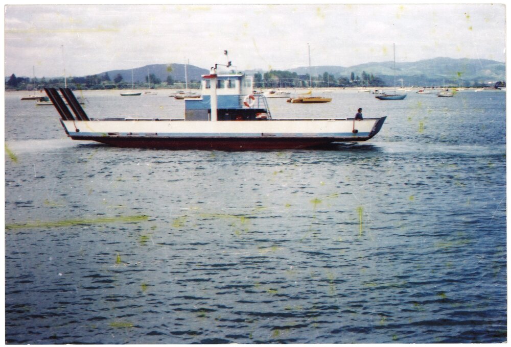The barge between Ōmokoroa and Matakana Island in operation