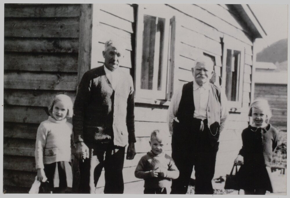 The Bradley household (close-up)