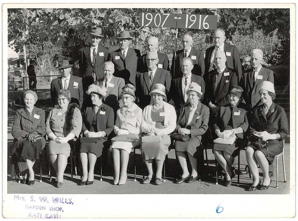 Class of 1907-1916 at Katikati School