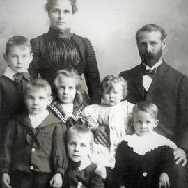 The family of Walter and Amy Wright c1901