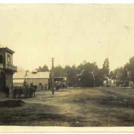 A side view of Te Puke Hotel on the Main Road c1908