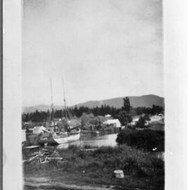 Scow on the Uretara River