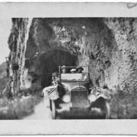 Car with passengers - Burbery's Motors