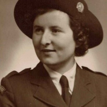 Land Girl Enid PLUMMER