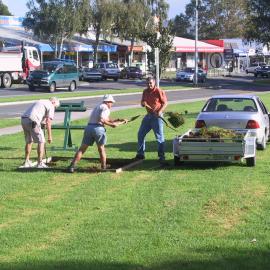 Installation of the BBQ table at Diggelmann Park
