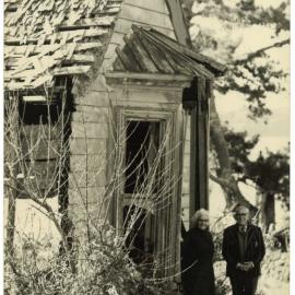 Mrs. Frank Smith (nee Gray) and Trevor Rowley Stewart in front of Athenree Homestead