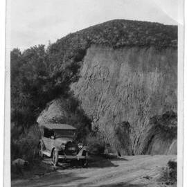Car waiting near Te Puke