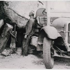 Reloading a kauri log