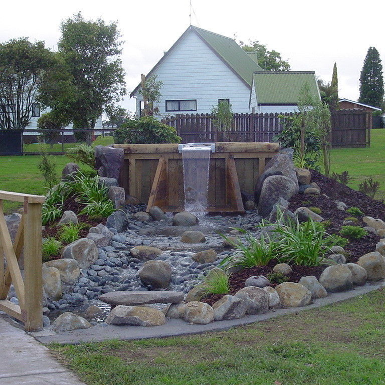 The construction of the Kauri Dam in Diggelmann park
